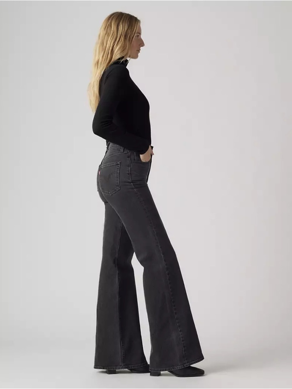 Levi's Women's High-Rise Ribcage Bell — Charcoal Black